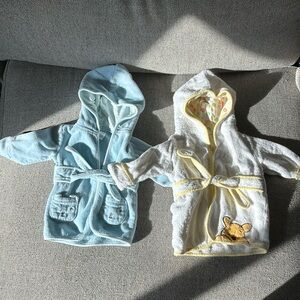 Bundle of two baby robes - Winnie the Pooh and blue bears - 0-9 months